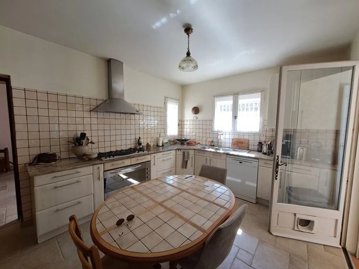 Image No.9-5 Bed House for sale