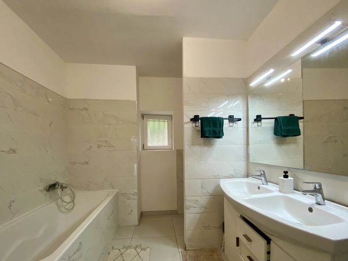 Image No.15-3 Bed House for sale