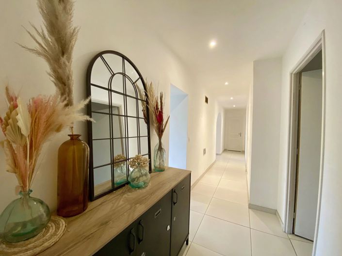 Image No.8-3 Bed House for sale