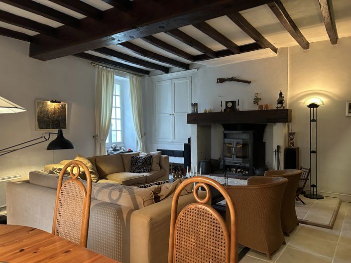 Image No.8-6 Bed House for sale