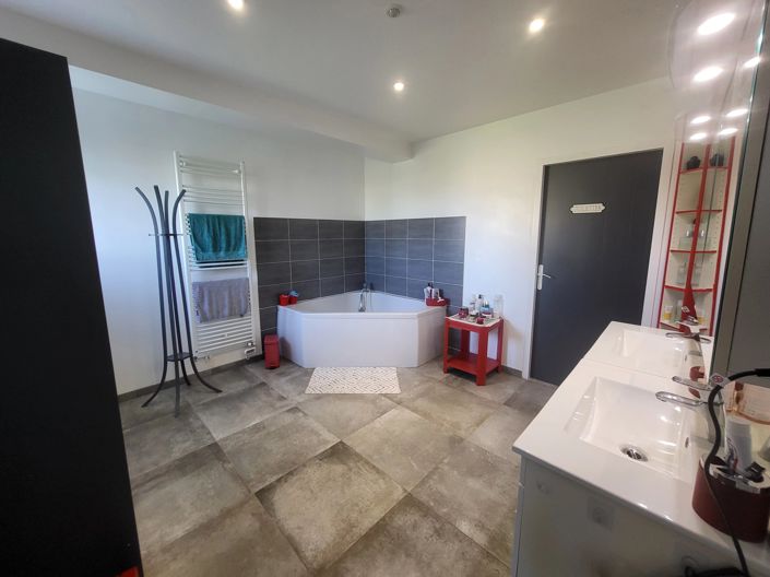 Image No.10-4 Bed House for sale