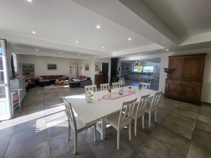 Image No.2-4 Bed House for sale