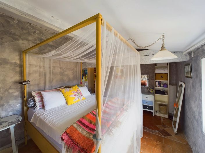 Image No.10-3 Bed House for sale