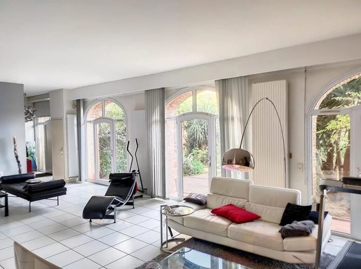 Image No.4-4 Bed Property for sale