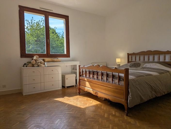 Image No.8-2 Bed House for sale