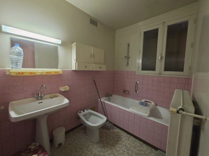 Image No.12-5 Bed House for sale