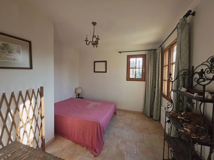 Image No.7-5 Bed House for sale