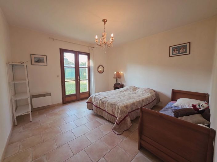 Image No.8-5 Bed House for sale