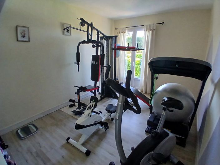 Image No.8-4 Bed House for sale