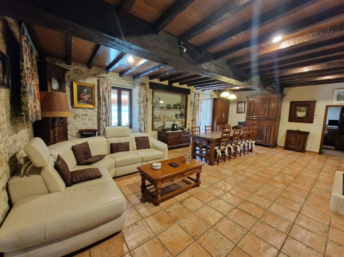 Image No.10-3 Bed House for sale