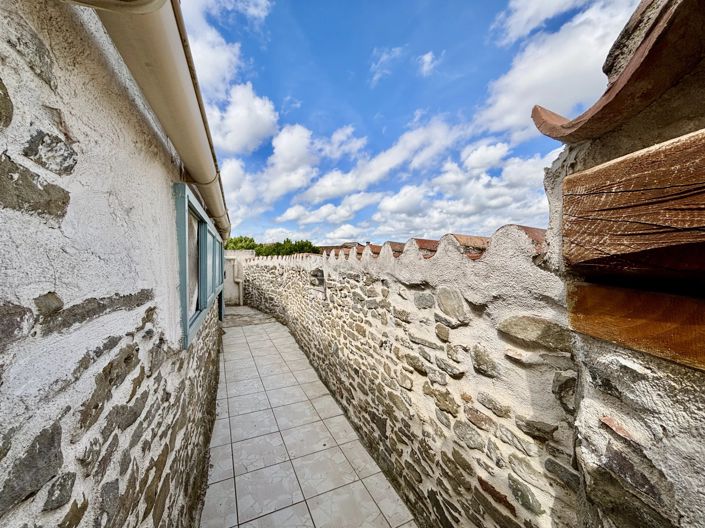 Image No.10-5 Bed House for sale
