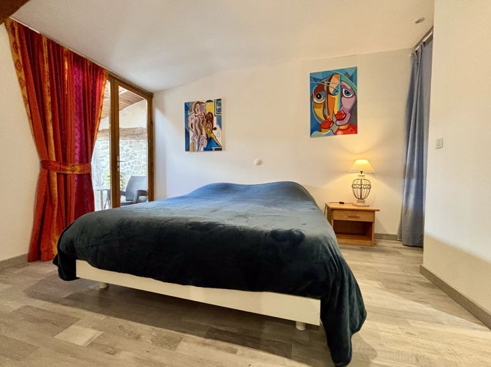 Image No.6-5 Bed House for sale