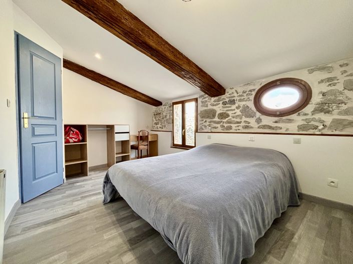 Image No.9-5 Bed House for sale