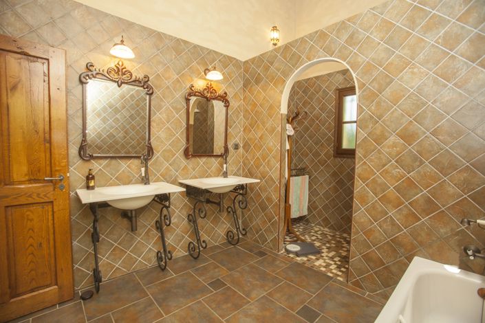 Image No.15-4 Bed House for sale