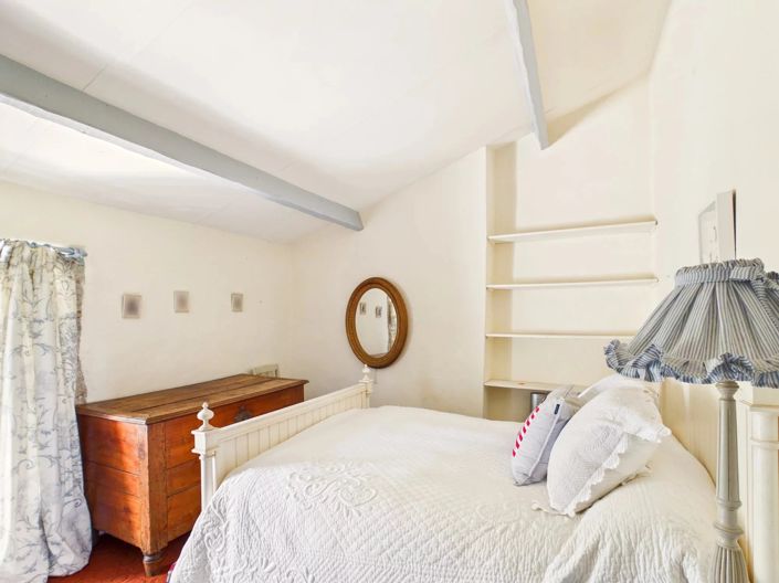 Image No.10-6 Bed House for sale