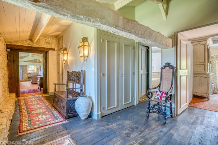 Image No.9-6 Bed House for sale