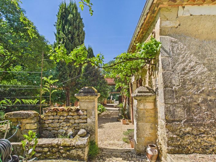 Image No.2-4 Bed House for sale
