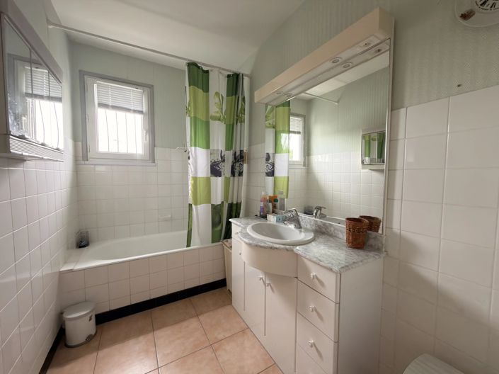 Image No.11-3 Bed House for sale