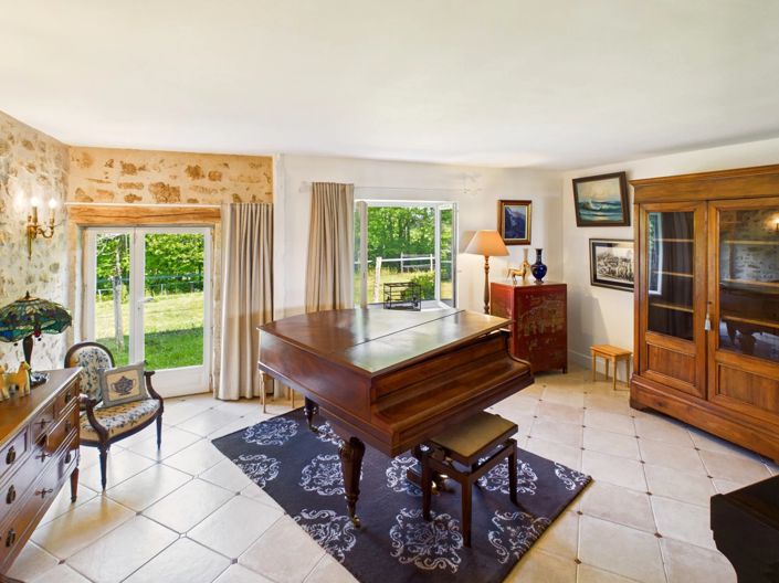 Image No.5-5 Bed House for sale