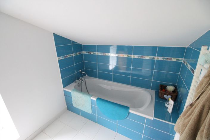 Image No.8-3 Bed House for sale