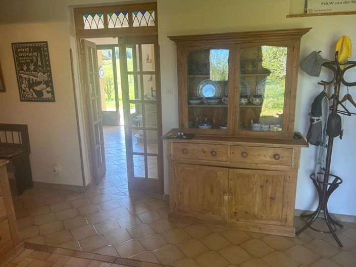 Image No.8-5 Bed House for sale