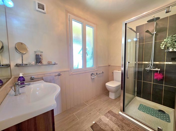 Image No.11-5 Bed House for sale