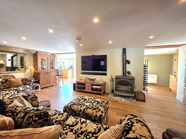 Image No.6-5 Bed House for sale