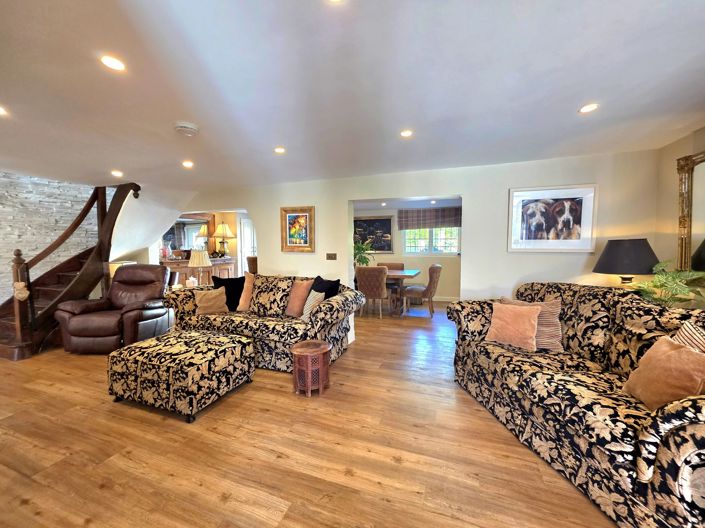Image No.7-5 Bed House for sale