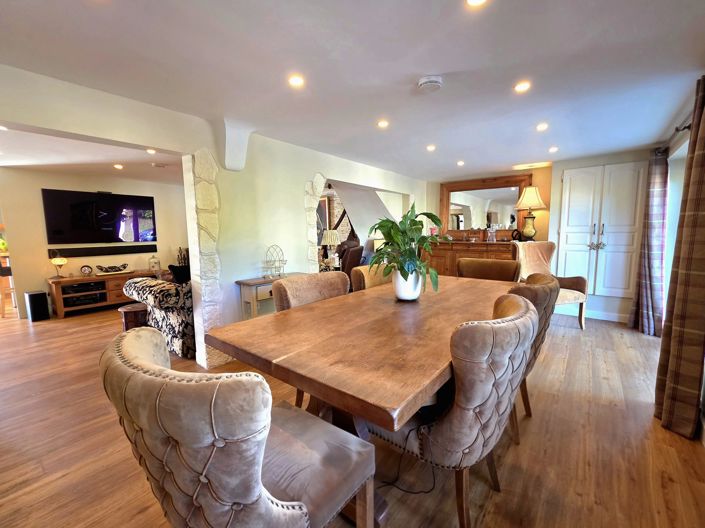 Image No.9-5 Bed House for sale
