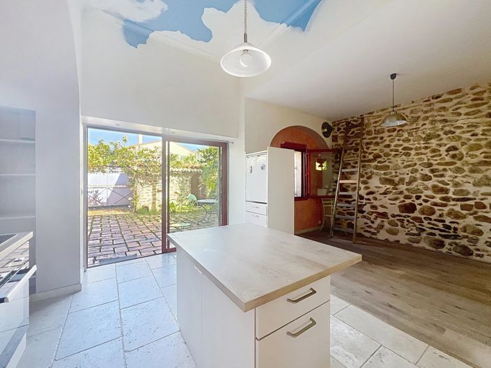 Image No.10-3 Bed Village House for sale