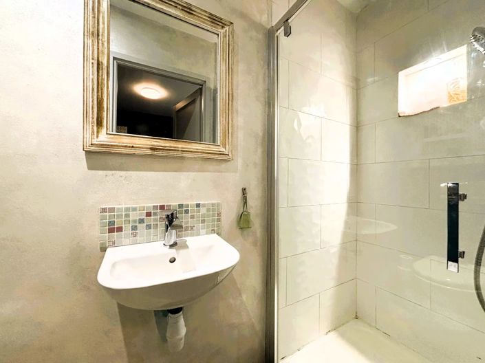 Image No.10-2 Bed House for sale