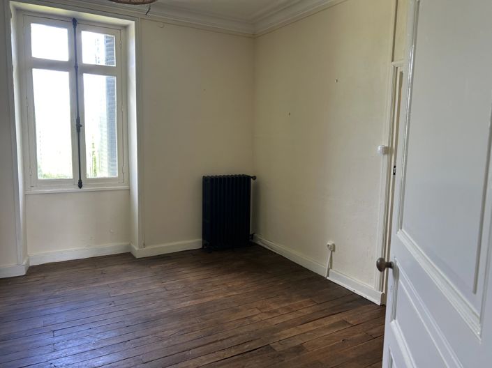Image No.10-3 Bed House for sale