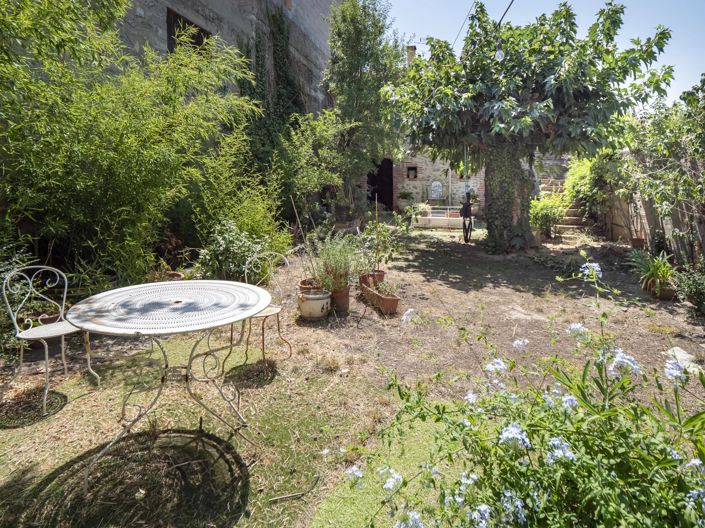 Image No.6-10 Bed House for sale