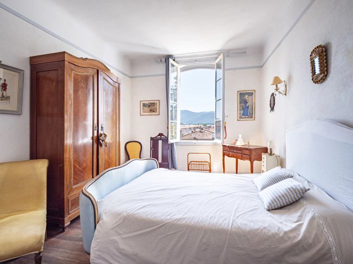 Image No.9-10 Bed House for sale