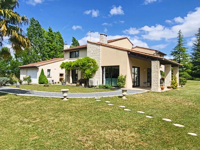 Image No.2-4 Bed House for sale