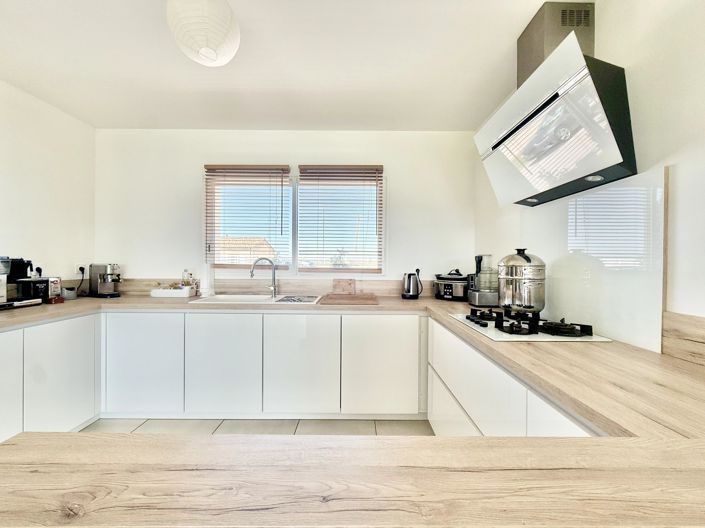 Image No.4-4 Bed House for sale
