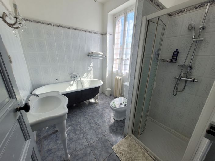 Image No.15-7 Bed House for sale