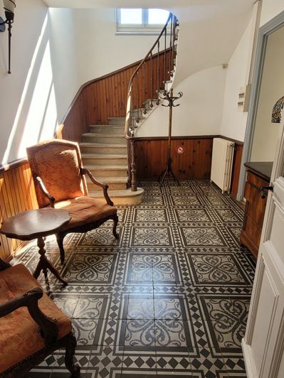 Image No.7-7 Bed House for sale