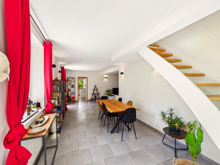 Image No.3-8 Bed House for sale