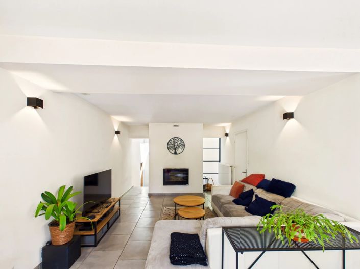 Image No.4-8 Bed House for sale