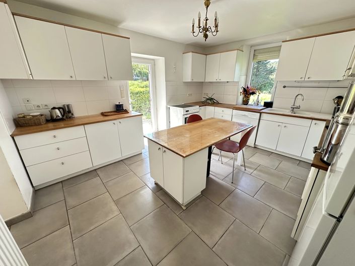 Image No.9-8 Bed House for sale