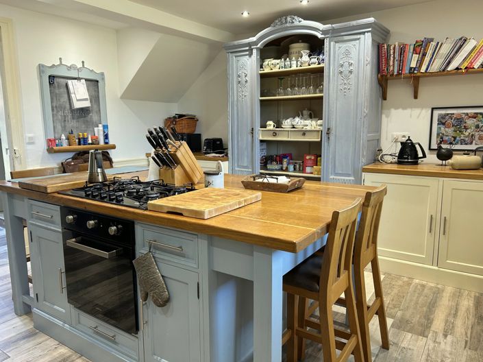 Image No.3-5 Bed House for sale