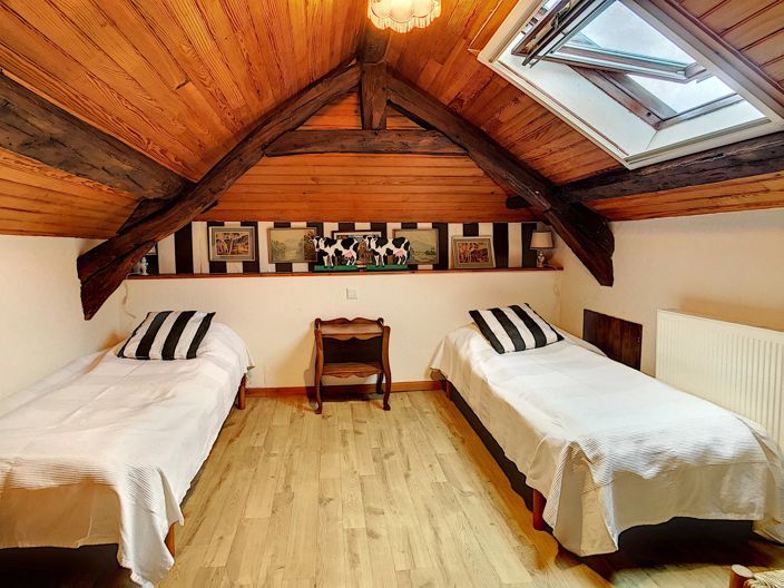 Image No.8-6 Bed House for sale