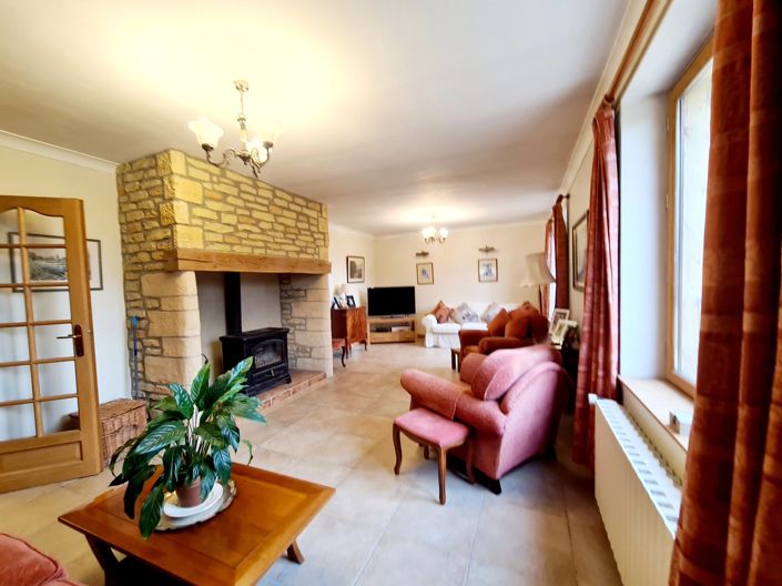 Image No.4-2 Bed House for sale