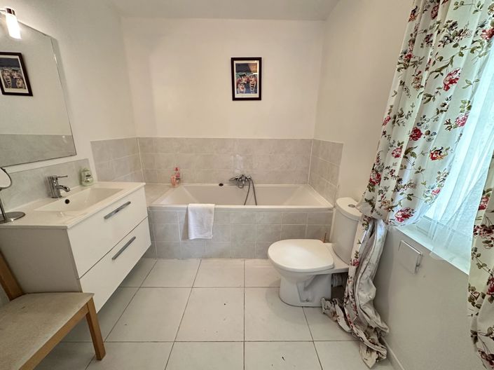 Image No.8-7 Bed House for sale