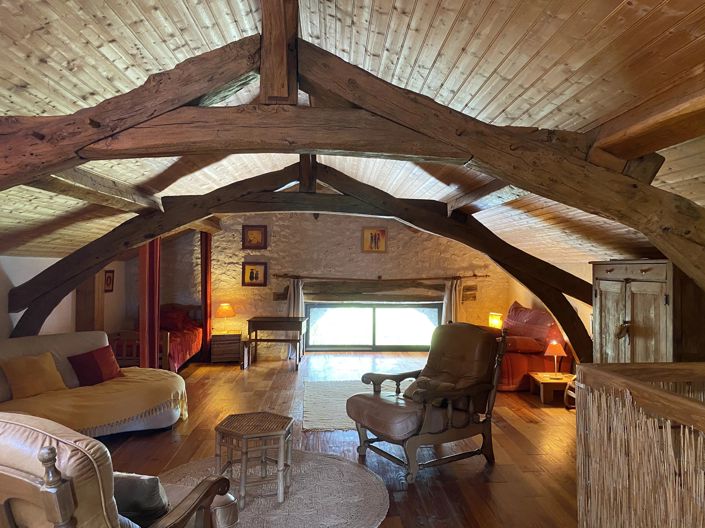 Image No.3-8 Bed House for sale