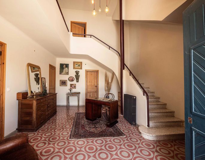 Image No.8-10 Bed House for sale