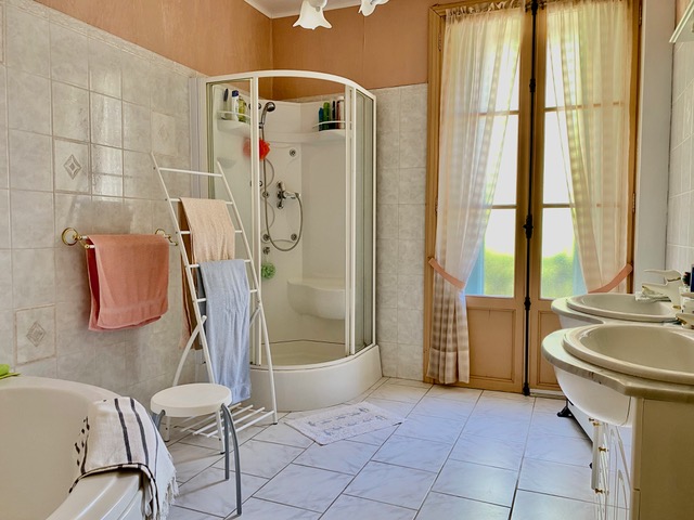 Image No.14-6 Bed House for sale