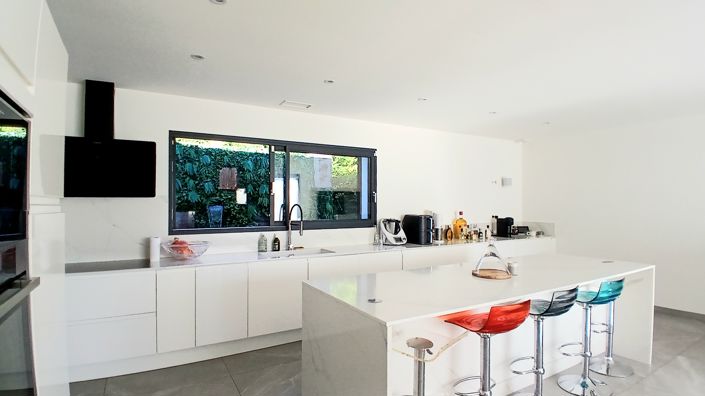 Image No.10-4 Bed House for sale
