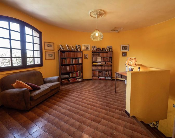 Image No.12-4 Bed House for sale